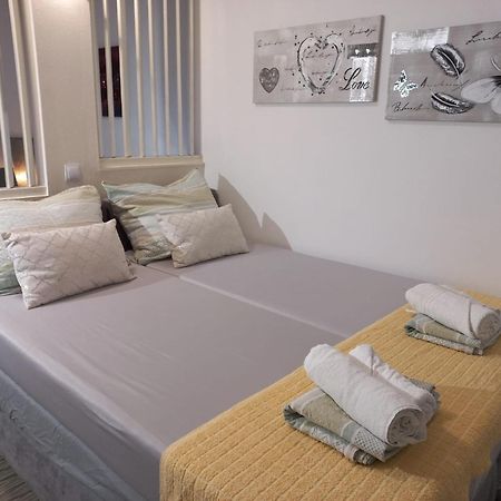 PUY Studio Apartment With Pool מראה חיצוני תמונה