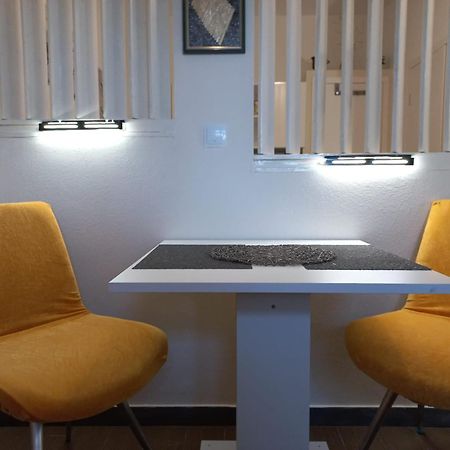 PUY Studio Apartment With Pool מראה חיצוני תמונה