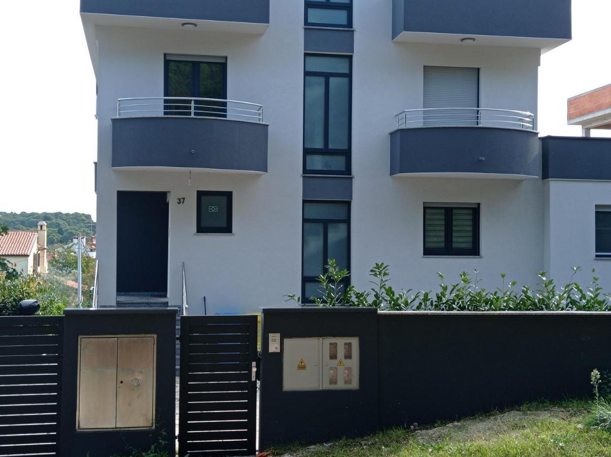 PUY Studio Apartment With Pool מראה חיצוני תמונה