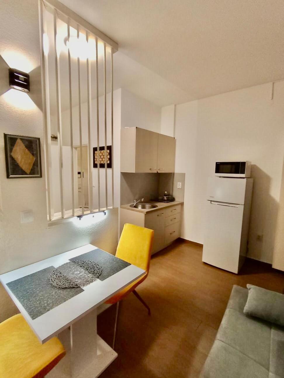 PUY Studio Apartment With Pool מראה חיצוני תמונה