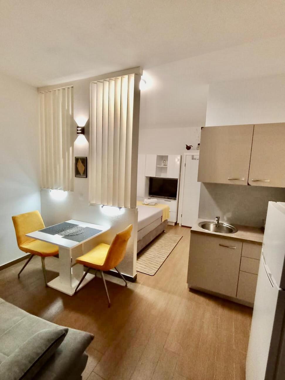 PUY Studio Apartment With Pool מראה חיצוני תמונה
