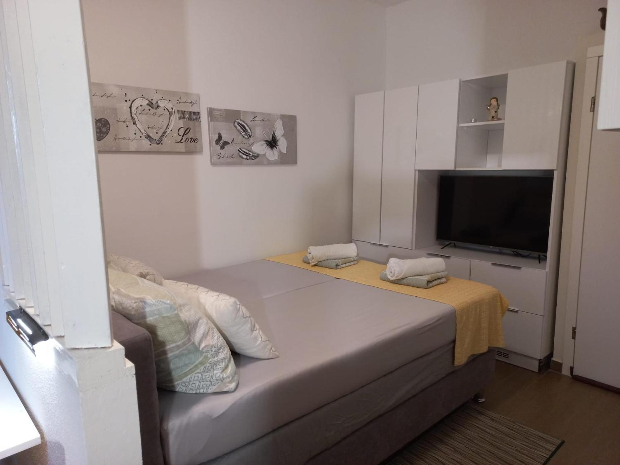 PUY Studio Apartment With Pool מראה חיצוני תמונה