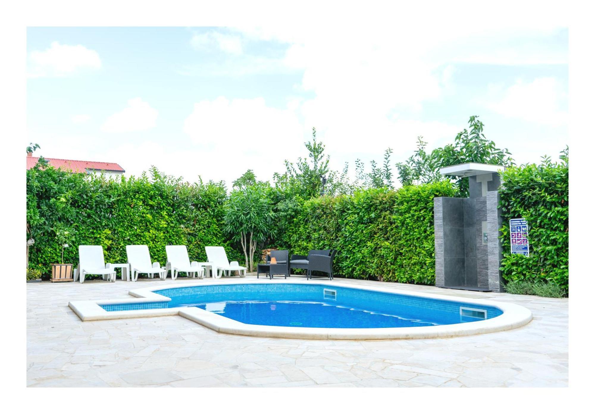 PUY Studio Apartment With Pool מראה חיצוני תמונה