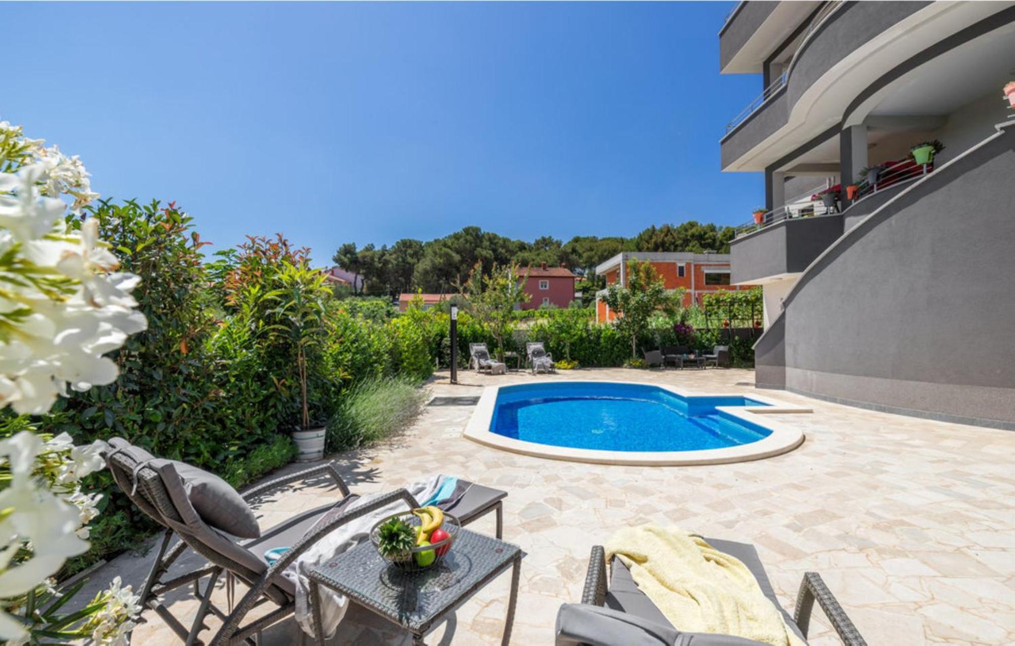 PUY Studio Apartment With Pool מראה חיצוני תמונה