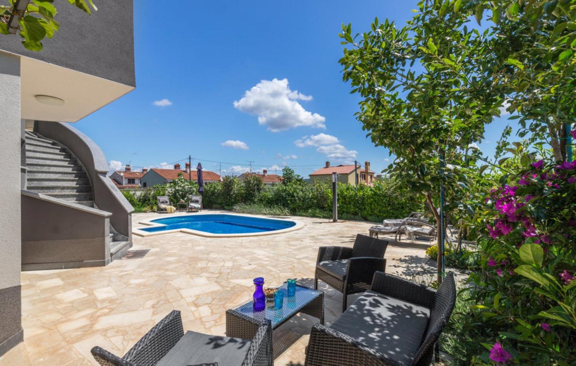 PUY Studio Apartment With Pool מראה חיצוני תמונה